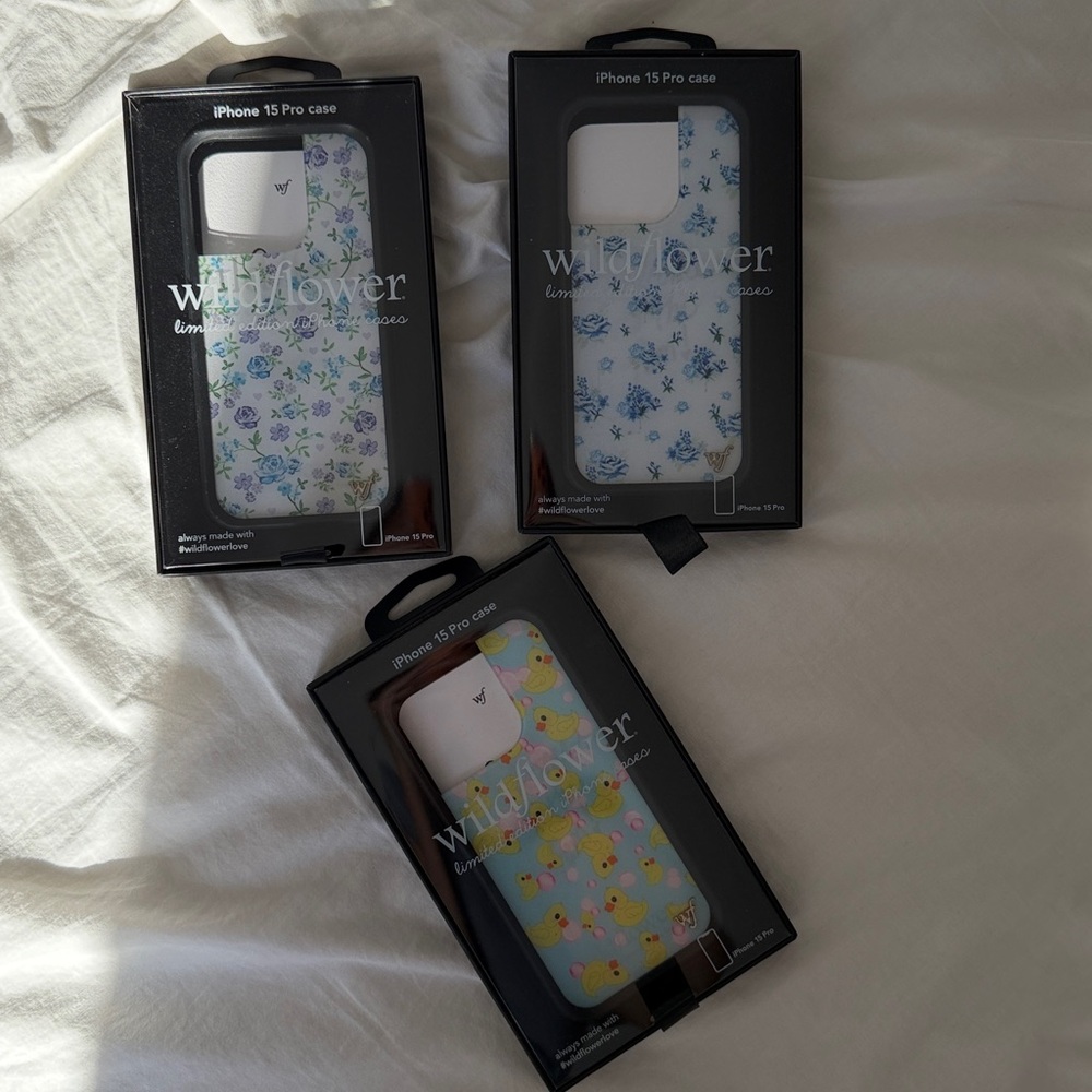 Wildflower iPhone 15 Pro Case Set